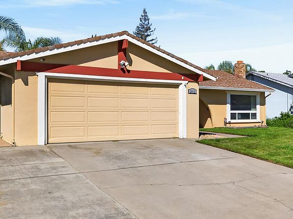 3rd image of 2612 Stonehaven Dr