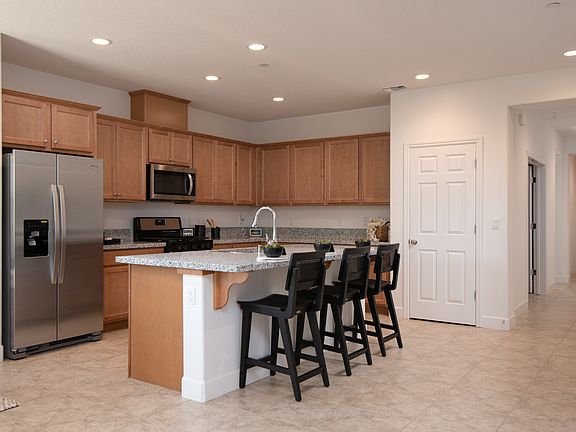 3rd image of 2069 Edward St