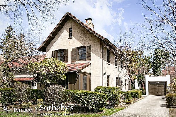1st image of 132 Greenway Cir N