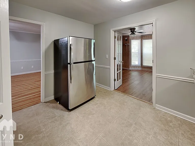 220 Glaive Dr — Photo 4