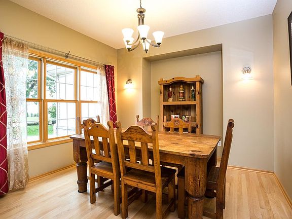 3rd image of 3207 Black Oak Dr