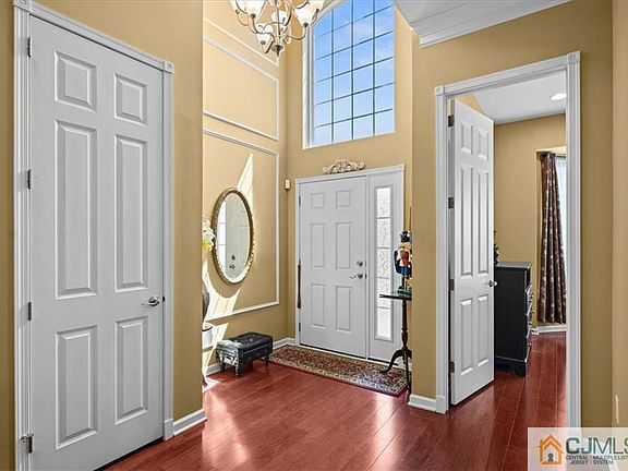 3rd image of 120 Andover Dr S