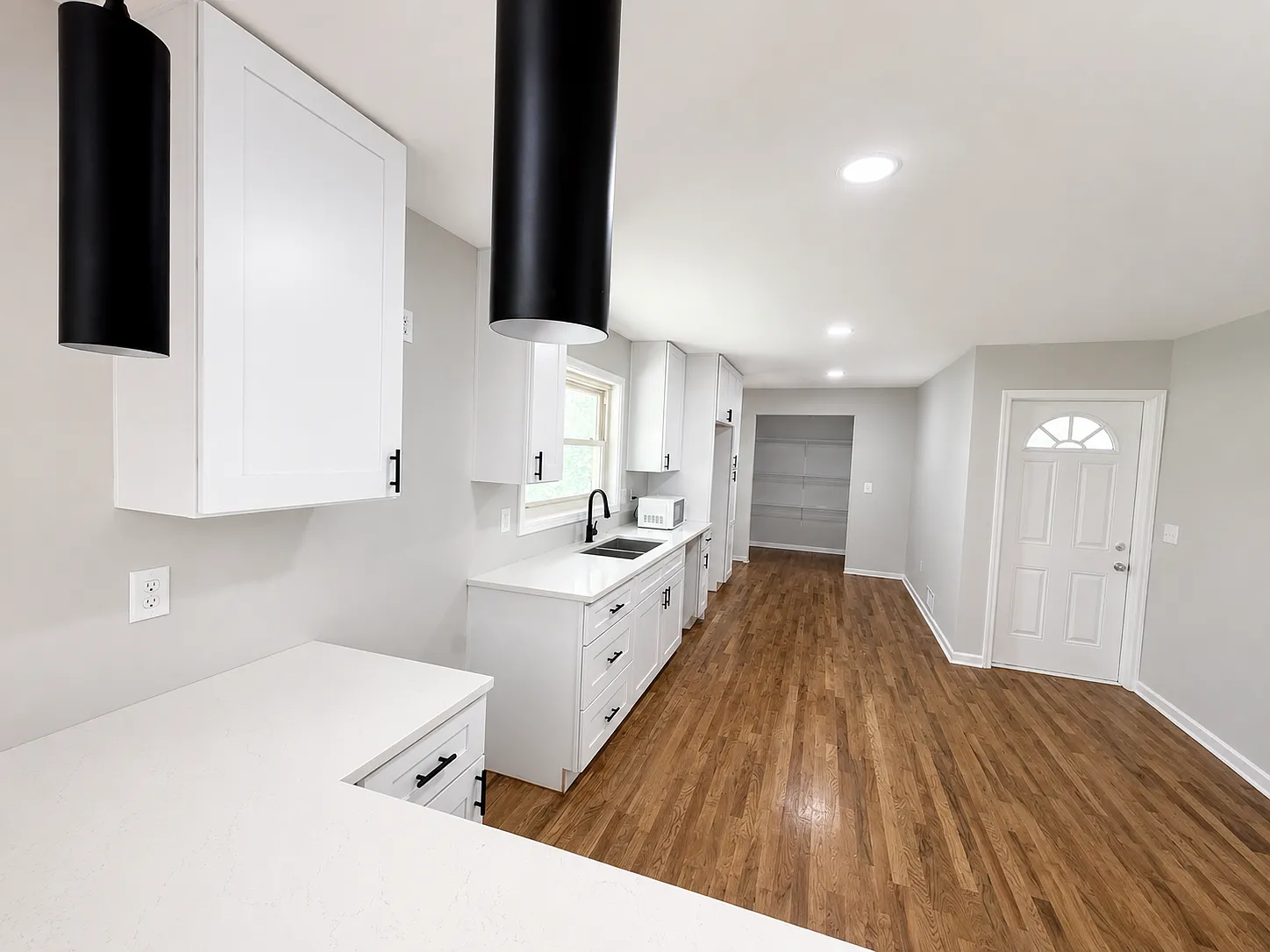3 bed, 1676 sqft, $2,700 — Photo 4