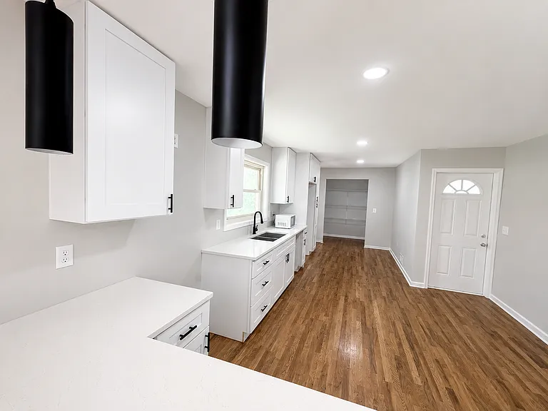 1273 Lynway Ln SW — Photo 3