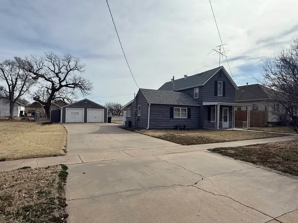 1211 N Maple St, Russell, KS 67665