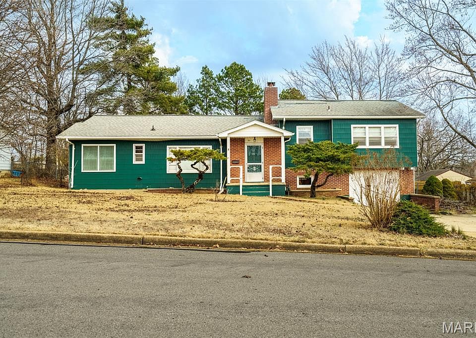 1st image of 211 S Adrian Ave