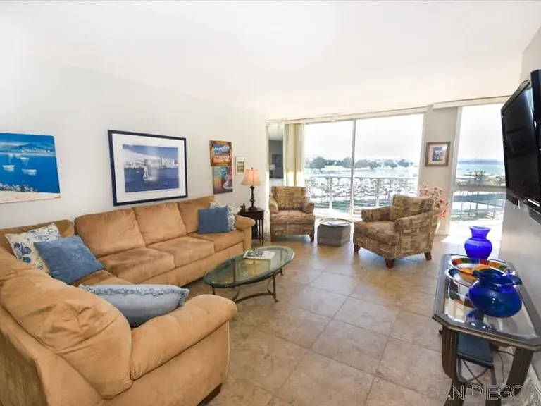 1720 Avenida Del Mundo #607 — Photo 2