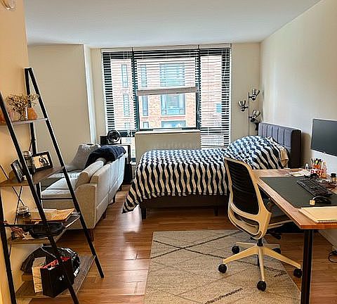 3rd image of 1 Irving Pl APT V9i