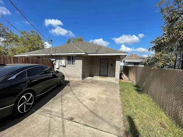 915 Pinckney St, Houston, TX 77009