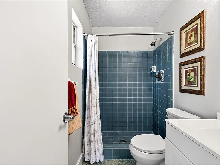 3907 NW 21st St — Photo 17