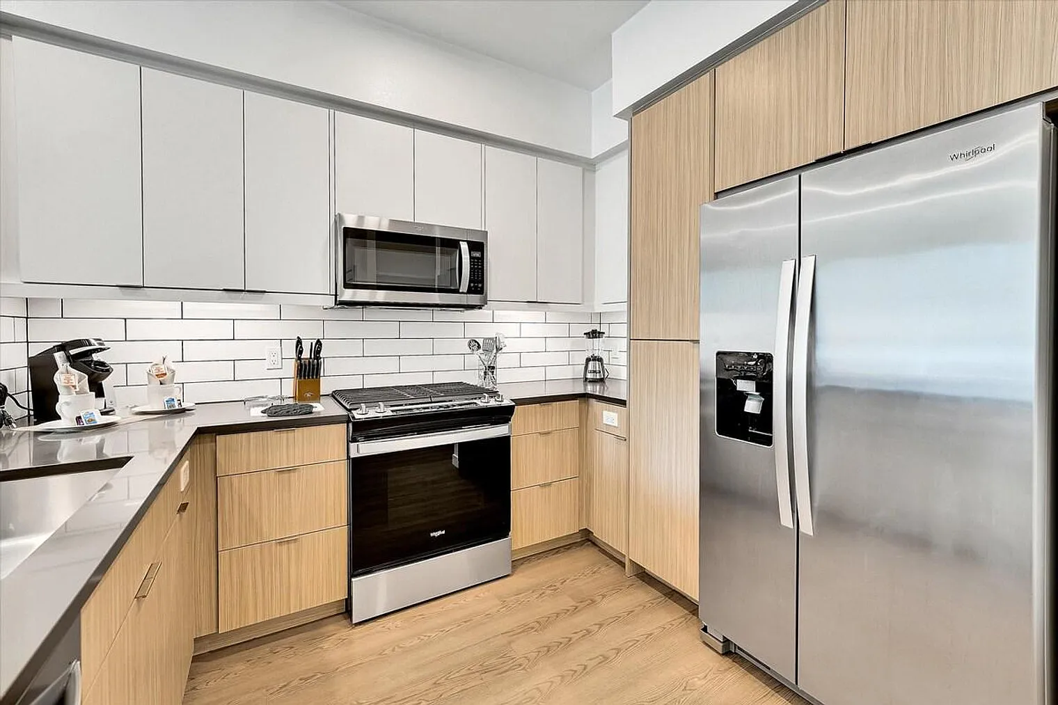1 bed, 1.0 bath, 731 sqft, $7,170 — Photo 4