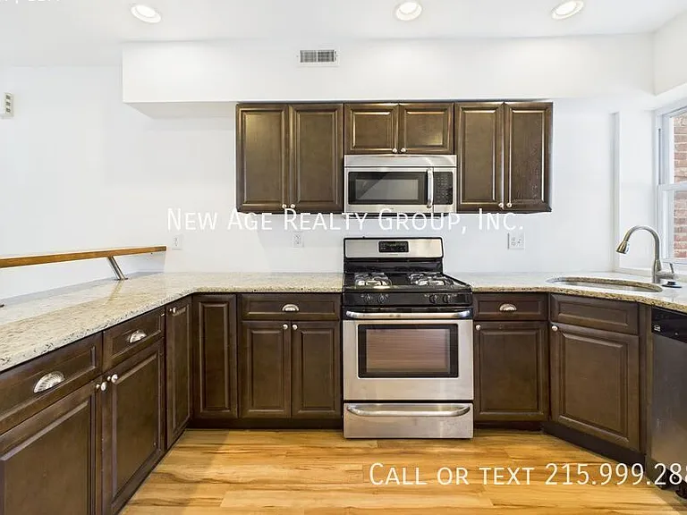 404 N Sloan St — Photo 4