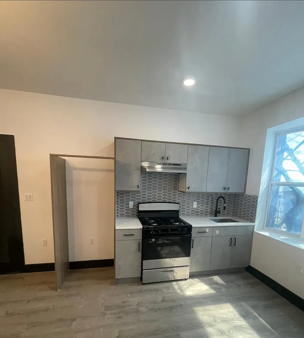 10 Thomas St — Photo 2