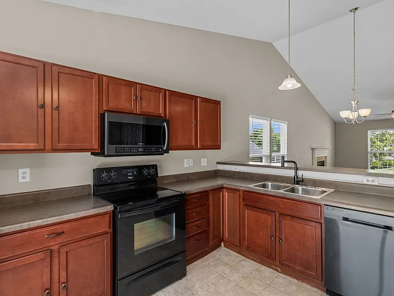 6593 Buckingham Palace Dr — Photo 17