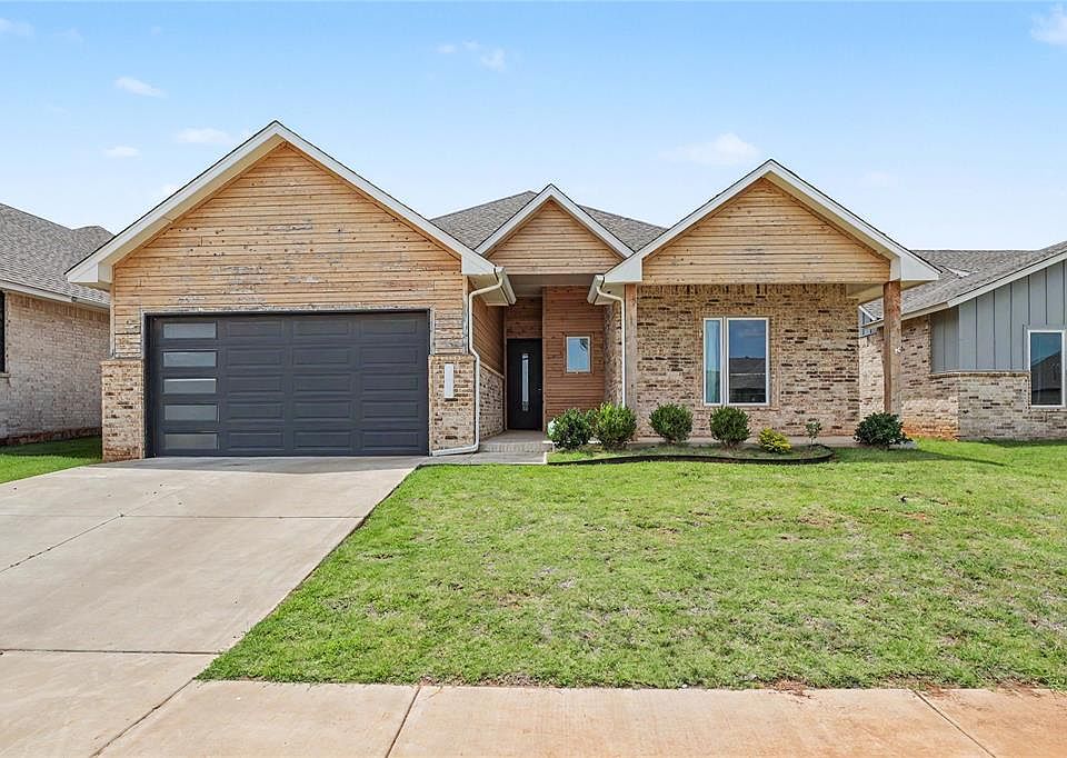 1st image of 15817 Capri Ln