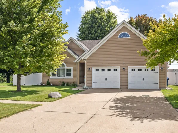 660 Louise Dr, Hinckley, IL 60520