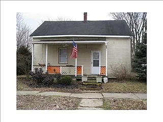 247 W Walnut St photo 1