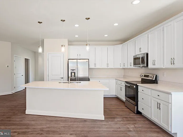 105 Amberfield Ct — Photo 5