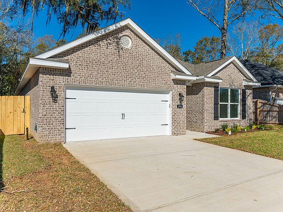 3rd image of 204 Niceville Ave