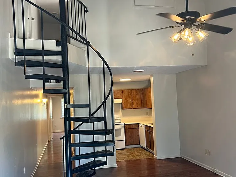 134 N Meyers Dr — Photo 3