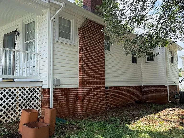 305 Sussex St — Photo 9