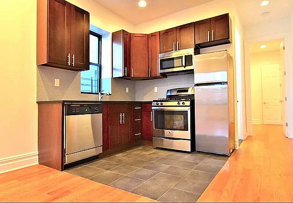 2nd image of 315 Lincoln Pl APT 4O