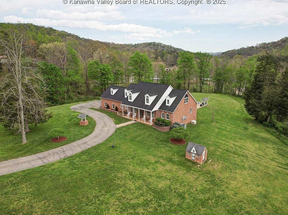 1st image of 219 Deerhaven Ln
