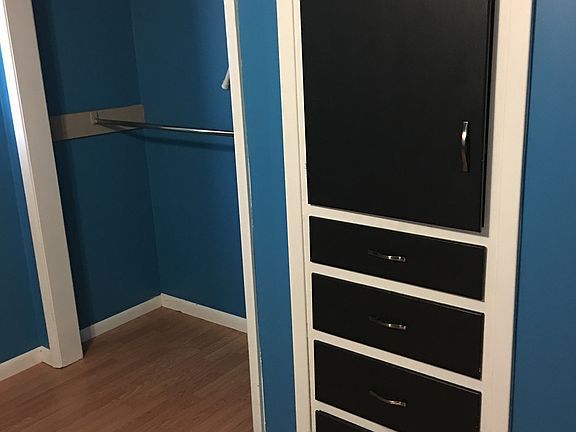 Mstr Bdrm(built in cabinet)