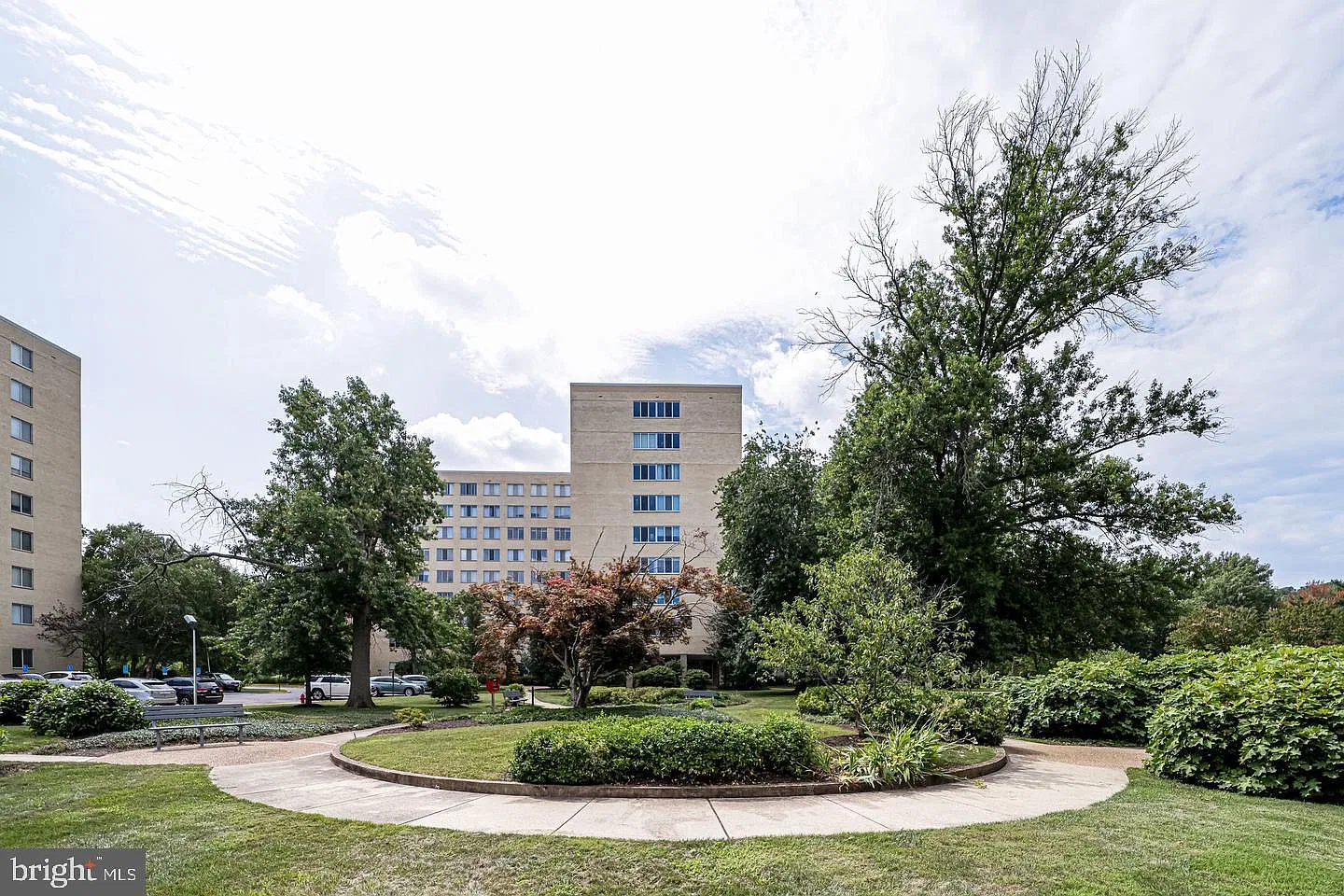 River Towers — Photo 1