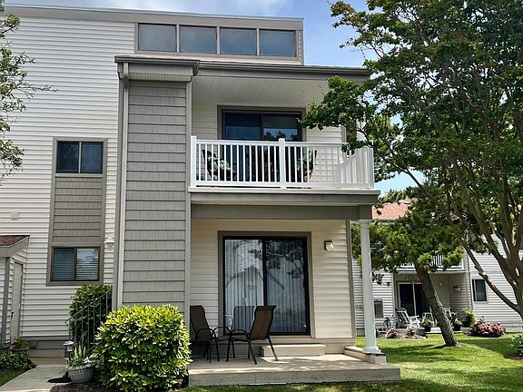 2nd image of 160 N Basin Dr #160