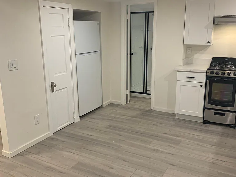 751 Broadway E #D — Photo 6