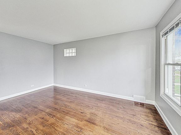 5th image of 1046 Linden Ave