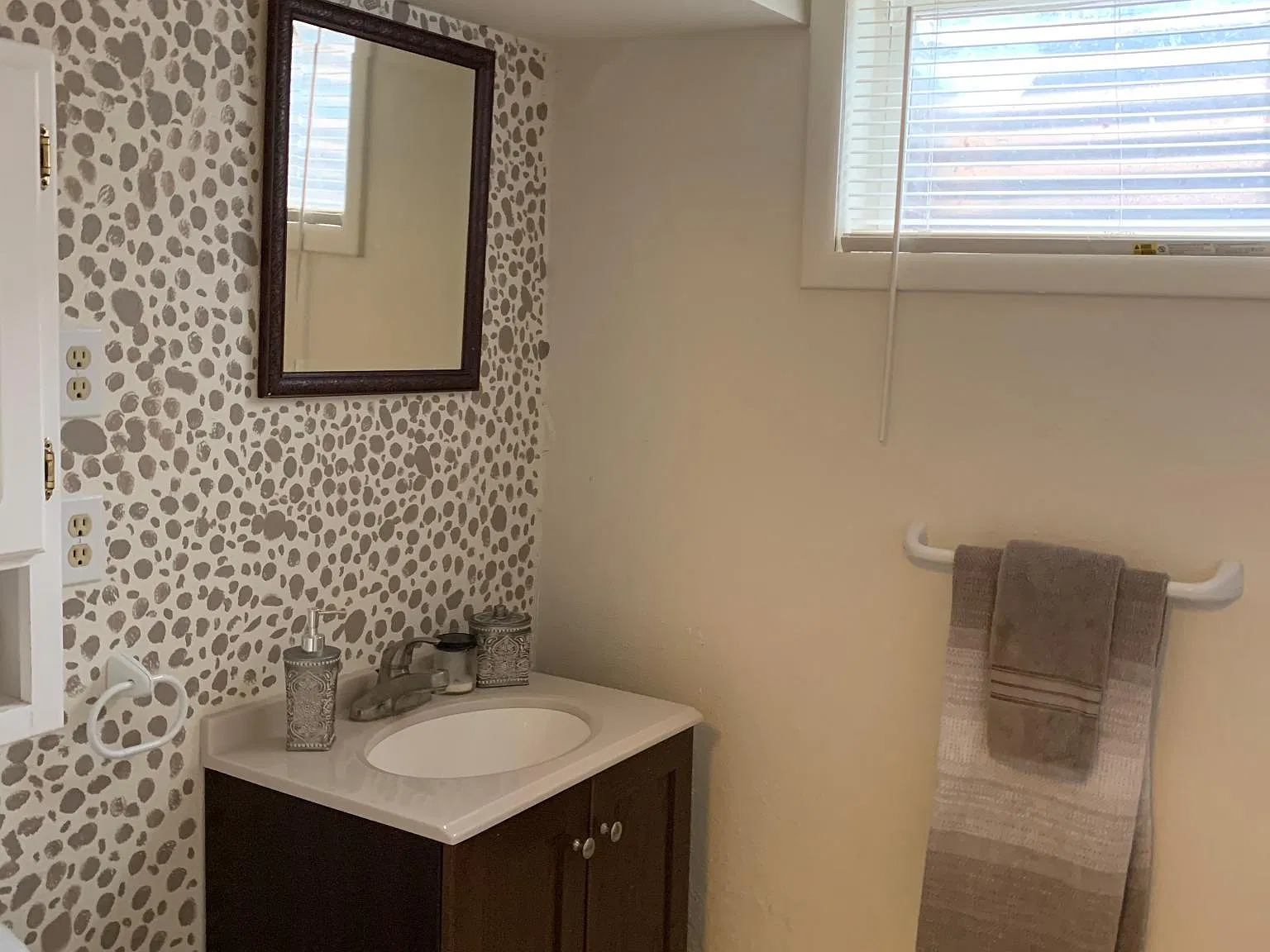 5 bed, 2000 sqft, $2,200 — Photo 2
