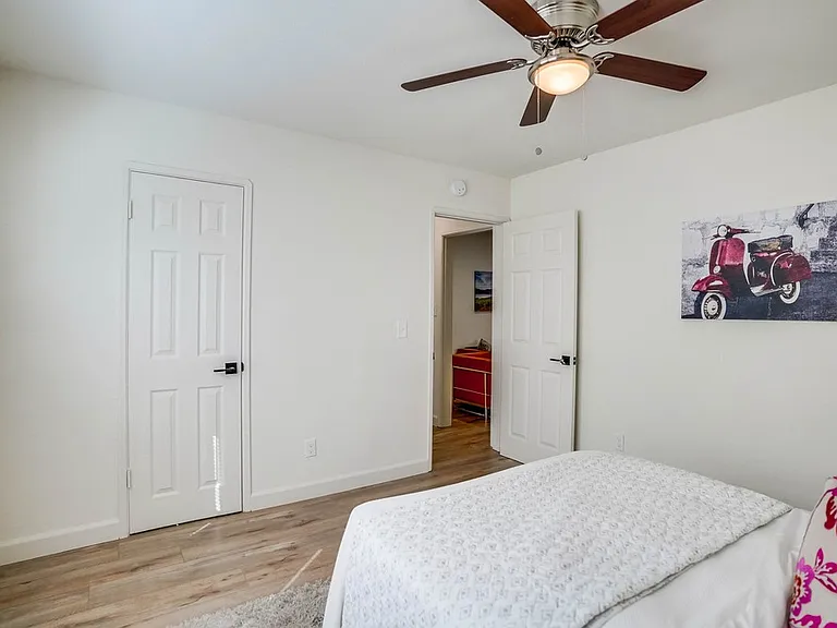 2466 Cedar Ave — Photo 7