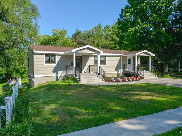 61 High St, Alexandria Bay, NY 13607