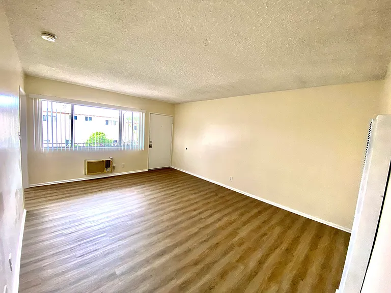 12644 York Ave #E — Photo 18