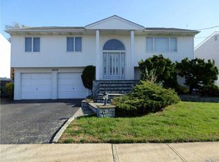 2979 Wynsum Ave, Merrick, NY 11566