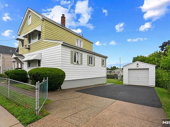 3rd image of 12 Boyd St