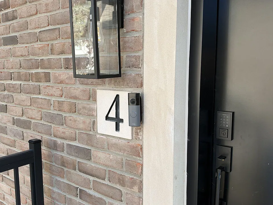 76 Burndale Ave #4