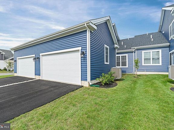 4th image of 1104 Highland St #138