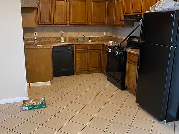 5th image of 605 Hollywood Ave APT 3