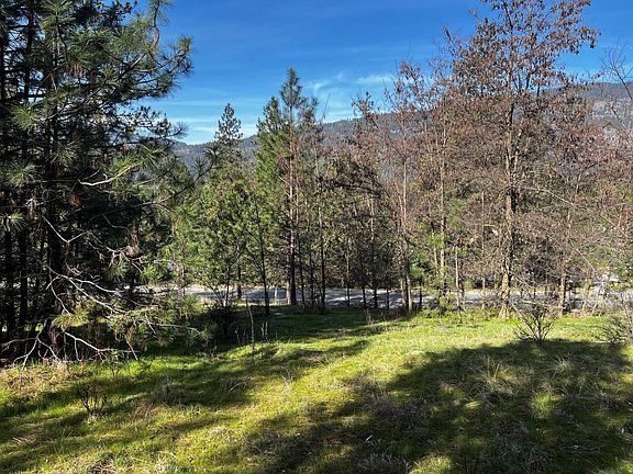 3rd image of 1390 Lookout Point Way