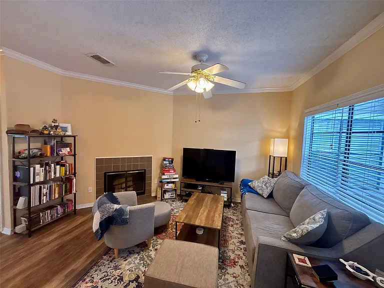 915 W 23rd St #206 — Photo 6