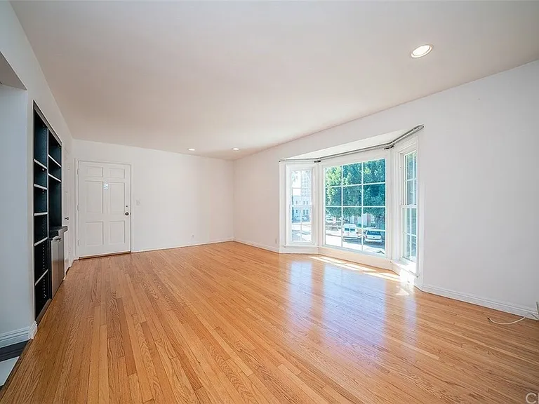 102 Lime Ave #9 — Photo 3