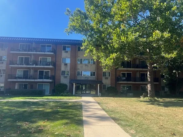 2230 S Goebbert Rd APT 138, Arlington Heights, IL 60005