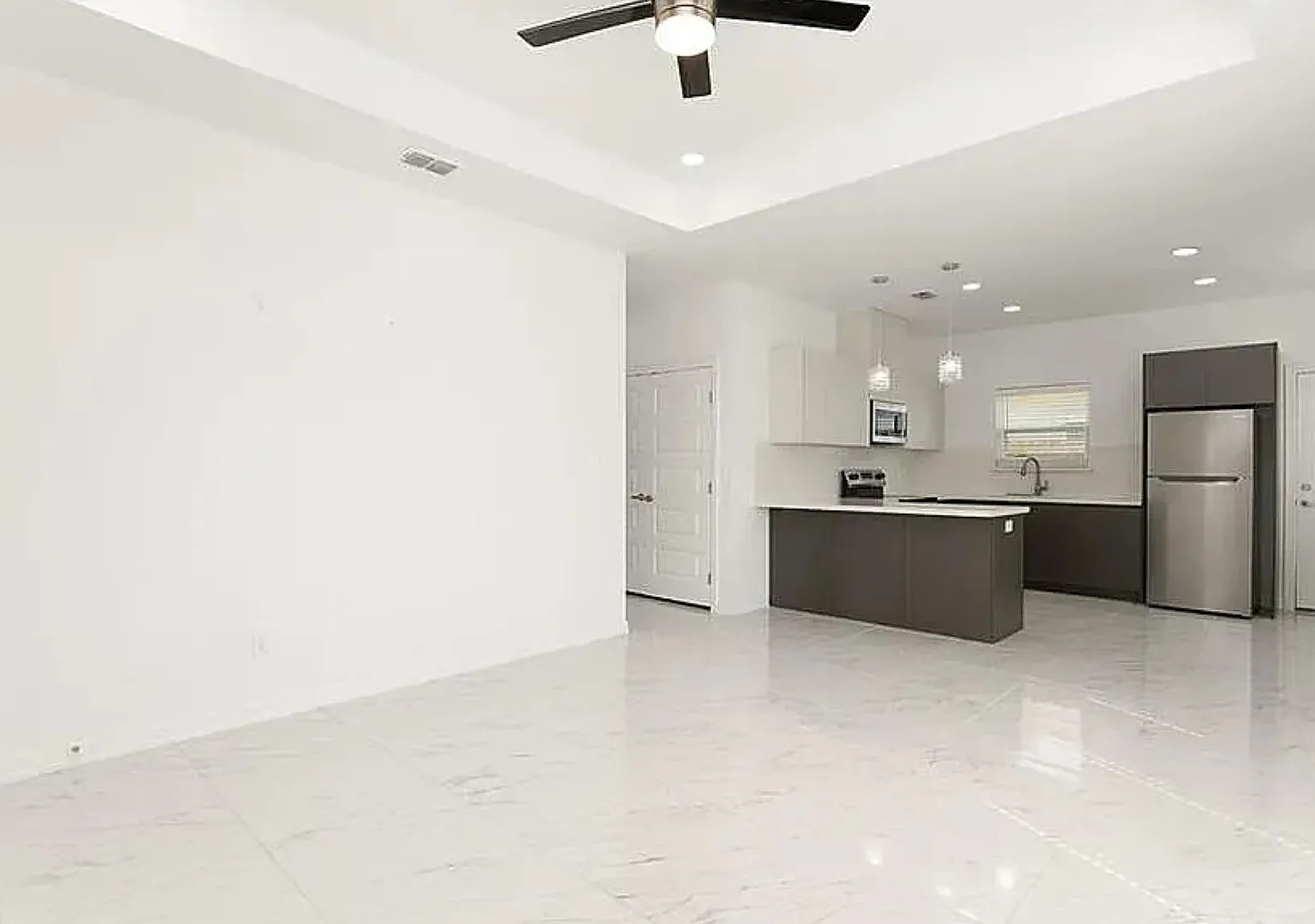 3 bed, 1075 sqft, $1,300 — Photo 1