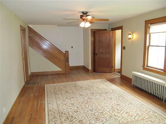 3rd image of 400 Colonial Ave