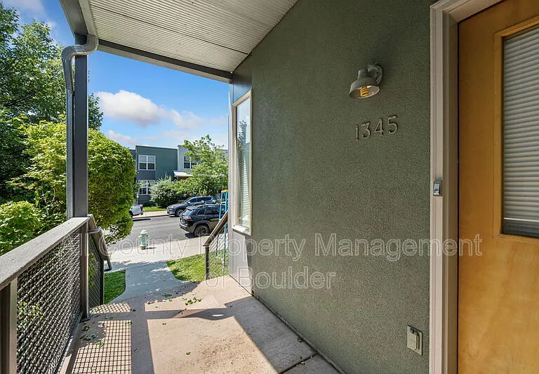 1345 Yellow Pine Ave — Photo 17
