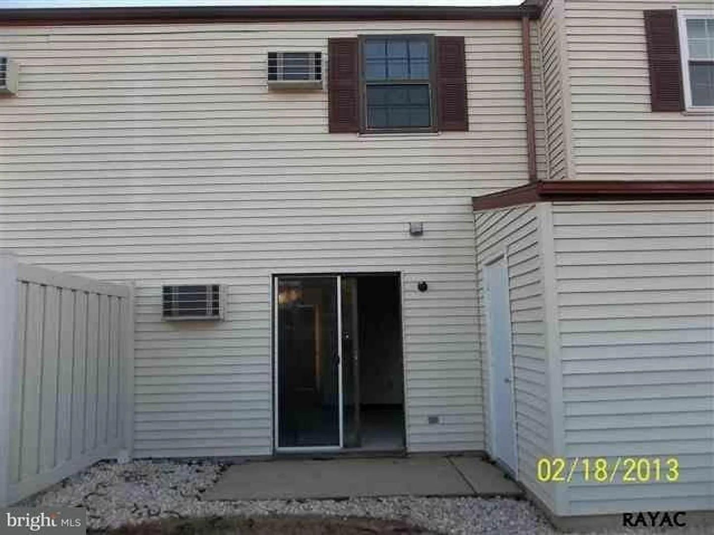 2 Bedroom Townhome in West York - — Photo 2