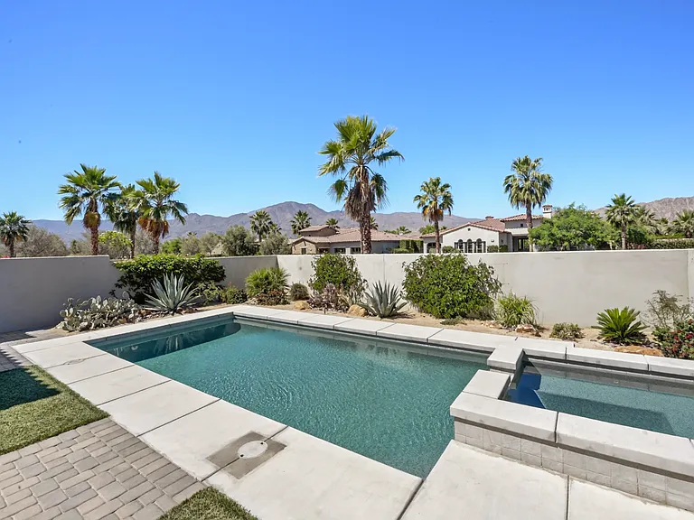 55120 Autumn Valley Ct — Photo 48